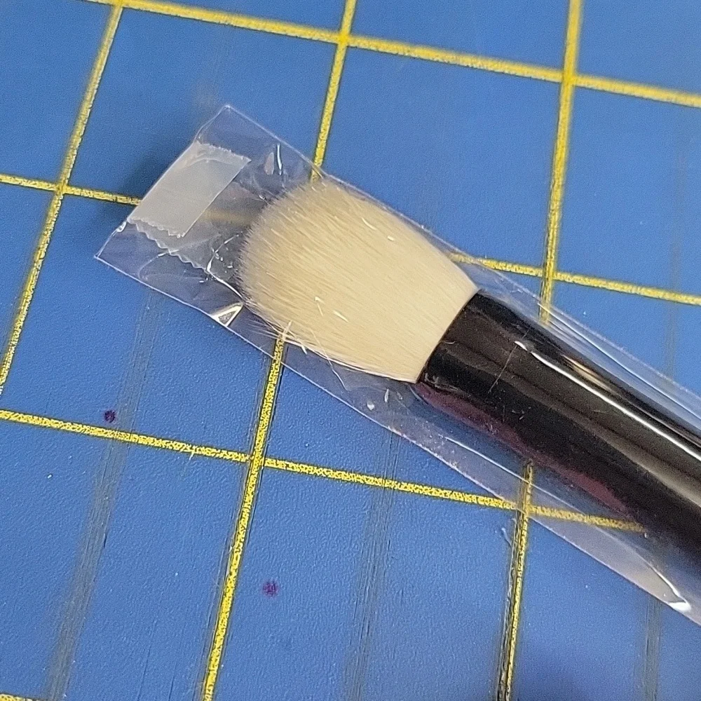 Morphe Brush in White and Black New